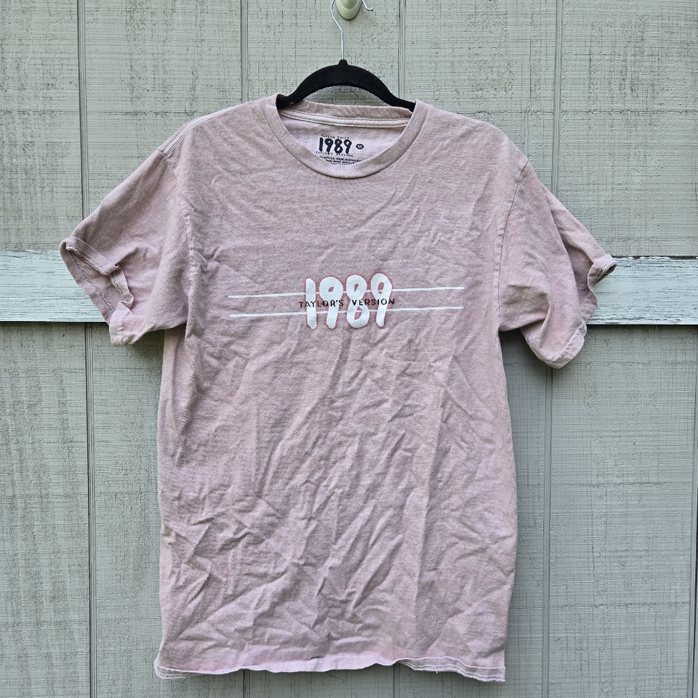 Taylor Swift Pink 1989 Taylor's Version Graphic Short Sleeve T-Shirt Medium